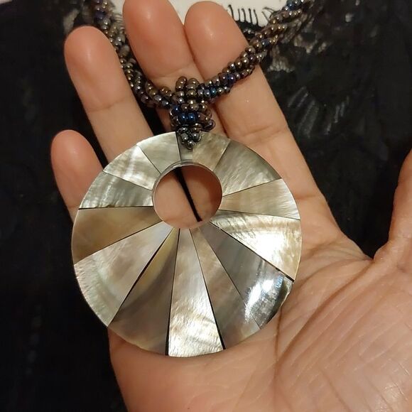 Pinwheel MOP Shell Disc Pendant Twisted Beaded Strands Necklace - Picture 4 of 6